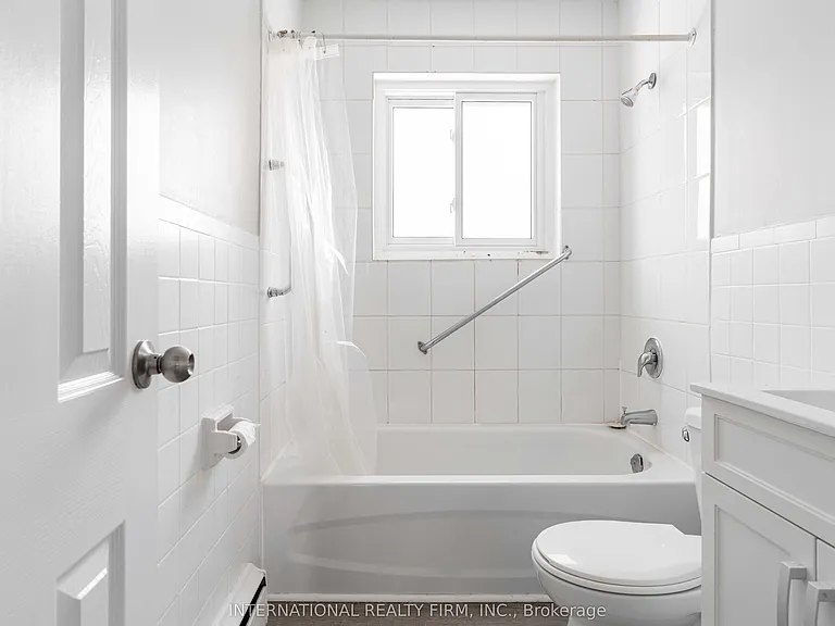 75 King Edward Ave — Photo 17