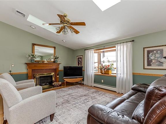 2nd image of 17 Tremont St