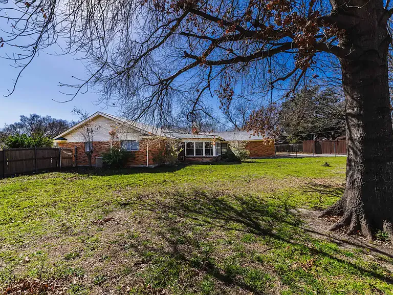 11327 Drummond Cir — Photo 37