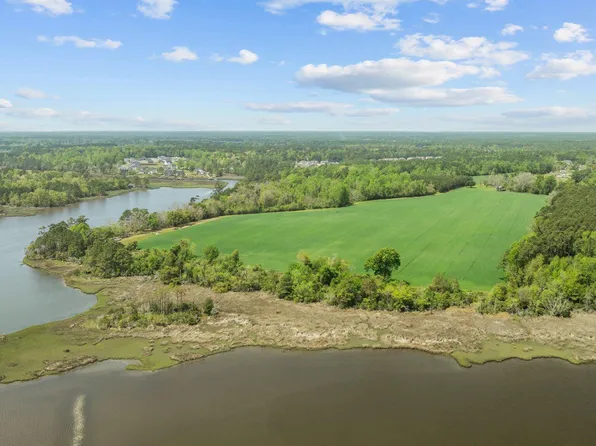 517 Queens Creek Road, Hubert, NC 28539