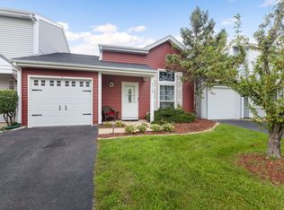 3318 Southport Dr, Island Lake, IL 60042