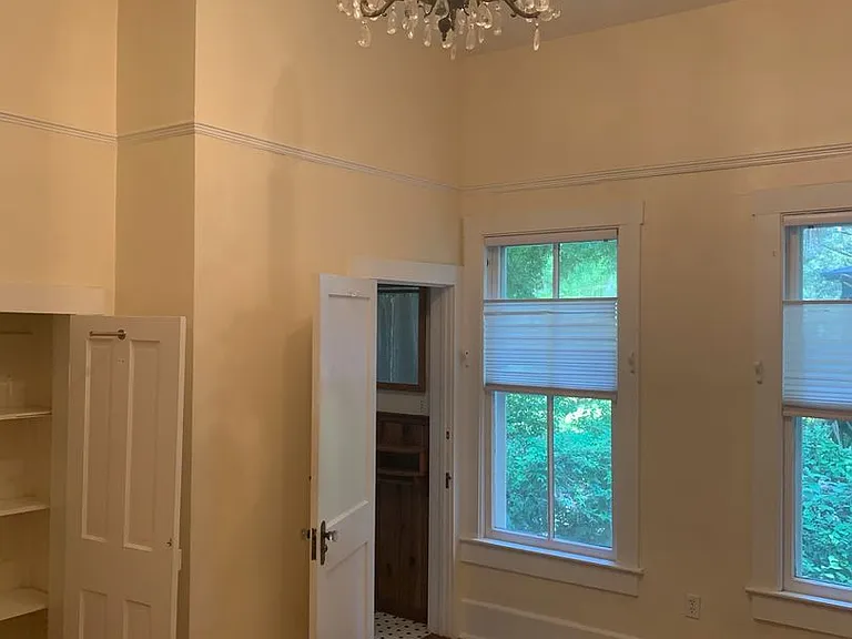 220 NE 7th St — Photo 12