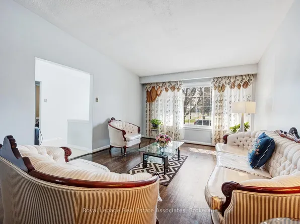 8 Caulfield Rd, Toronto, ON M9W 1W8