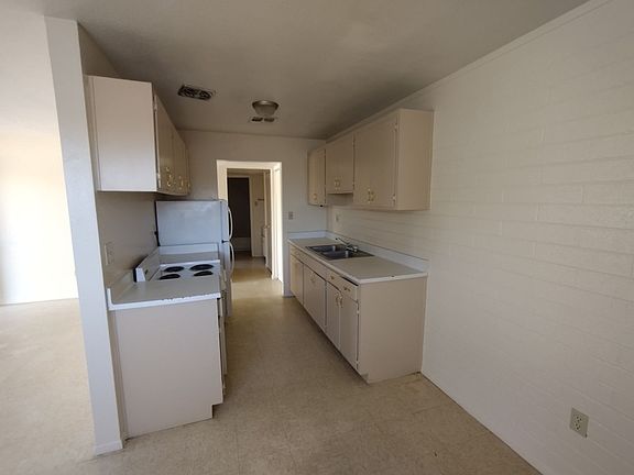 5th image of 1055 N 8th Pl #1068-B