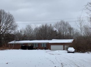 21301 Martinsville Rd, Belleville, MI 48111