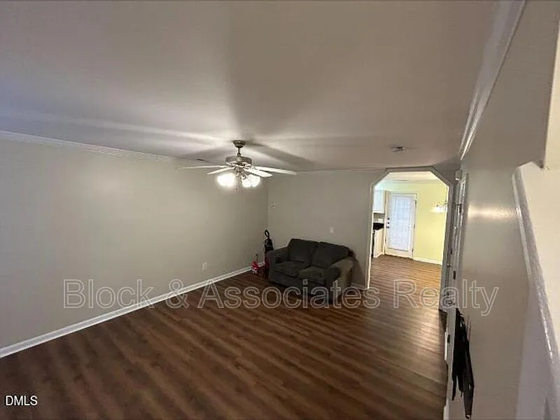2 bed, 2.5 bath, 1054 sqft, $1,425 — Photo 3