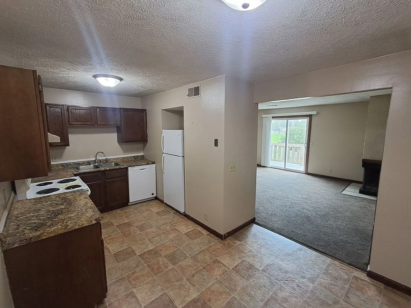 Lone Tree Apartments — Photo 2
