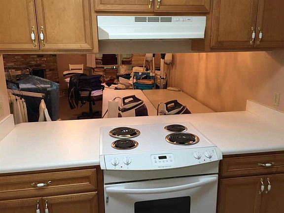 4th image of 2110 Pecan Ln #A