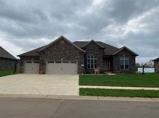 520 McCoy Place Dr, Bowling Green, KY 42104