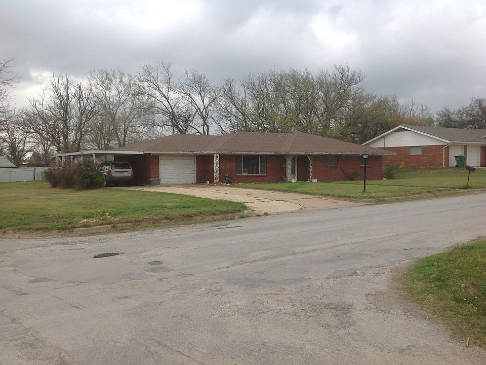 1st image of 402 Hoffman Dr