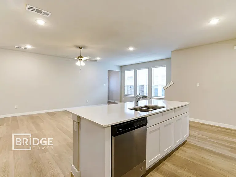 4126 Tobin Dr — Photo 7