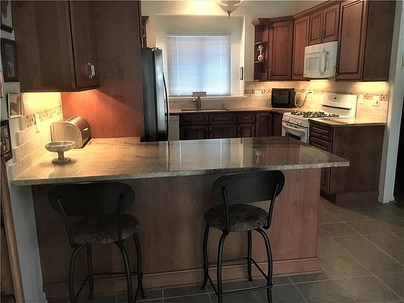 5th image of 129 Aspen Look Dr