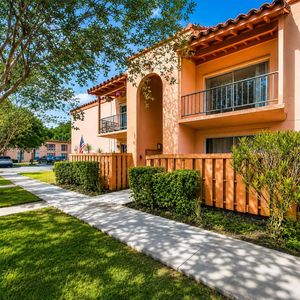 7160 Fairway Dr APT J16, Miami Lakes, FL, 33014