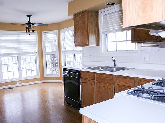 3rd image of 503 Lake Ct #503