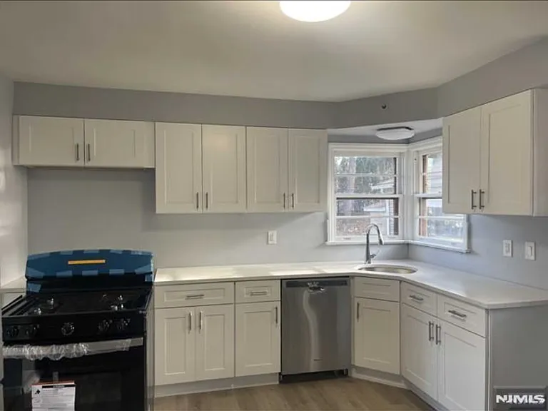 166 Midwood Rd — Photo 4