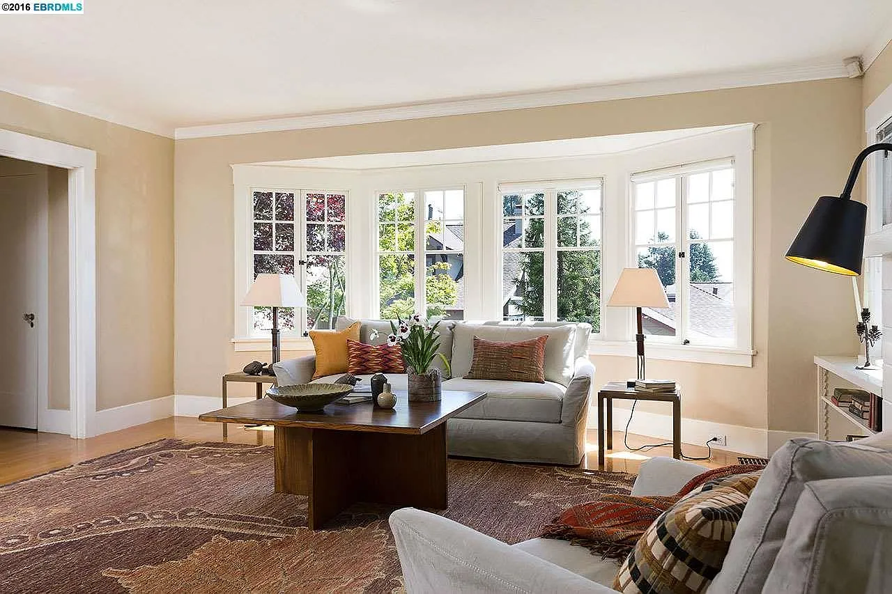 4 bed, 2.5 bath, 2019 sqft, $8,000 — Photo 4