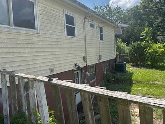 2nd image of 604 W Jefferson St