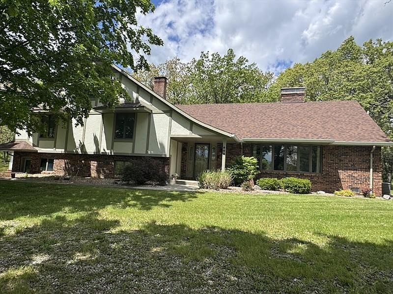 1st image of 809 Holman Ln