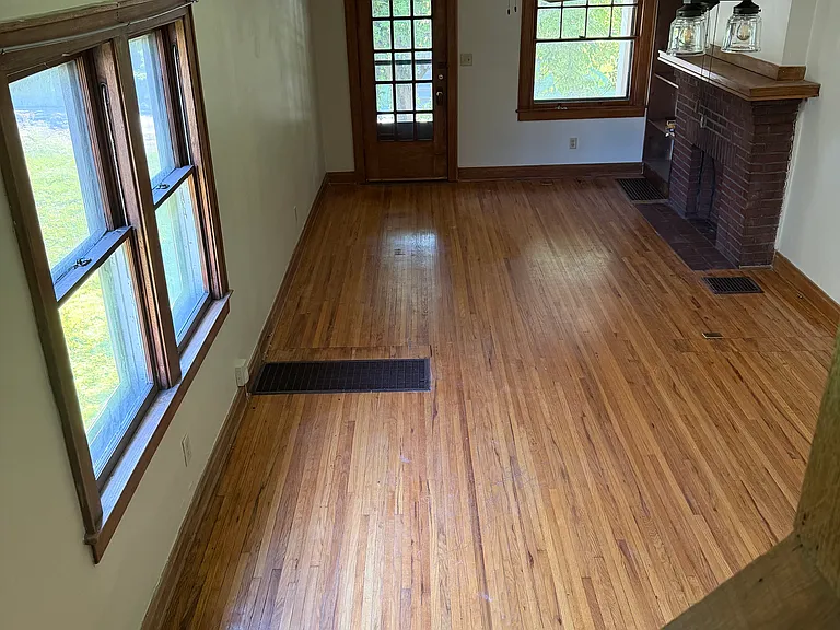 2757 Indianola Ave — Photo 2