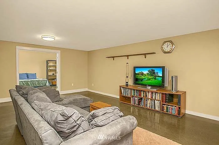 2137 NE 81st Pl — Photo 17