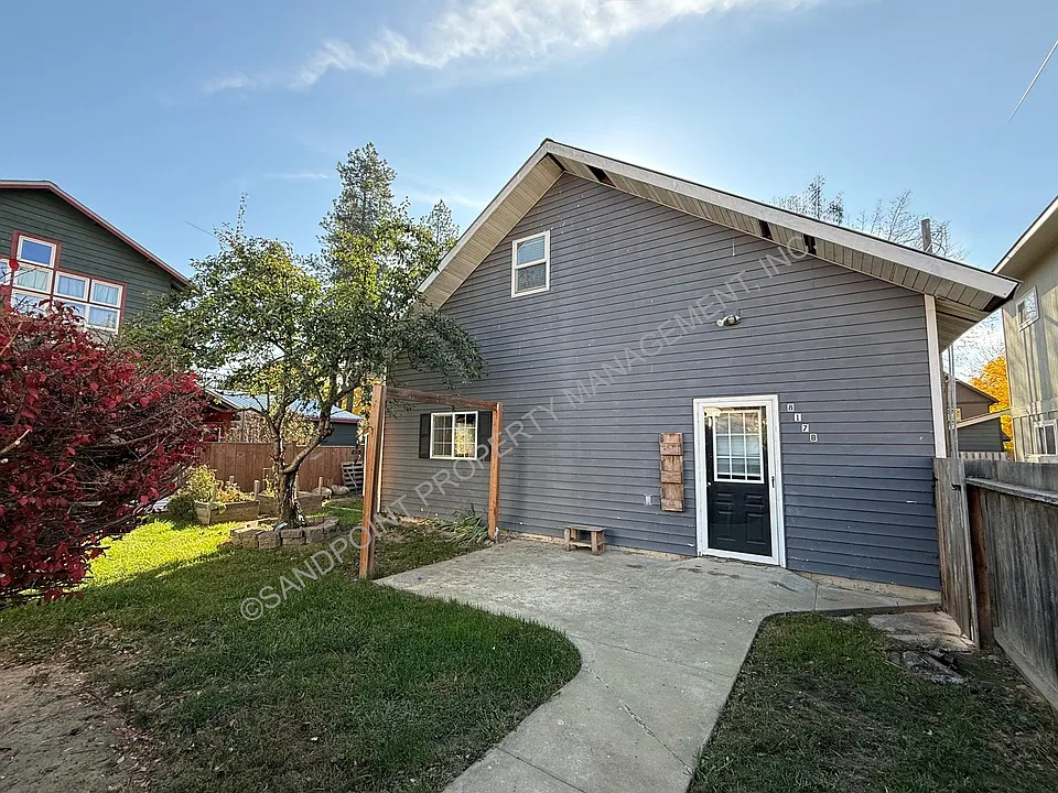 817 1/2 Poplar St