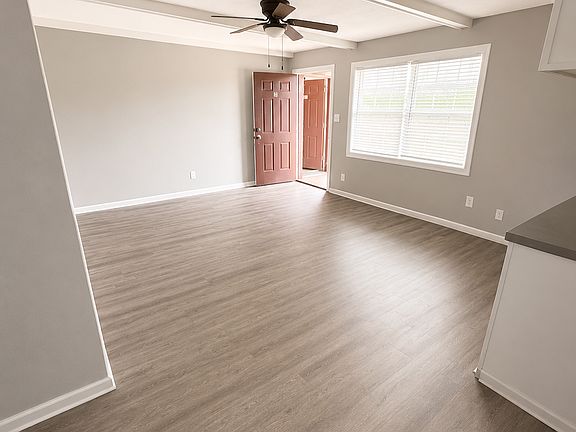 2nd image of 501 Westlawn Dr #28