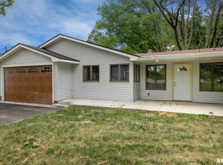 4028 N Division St, Davenport, IA 52806