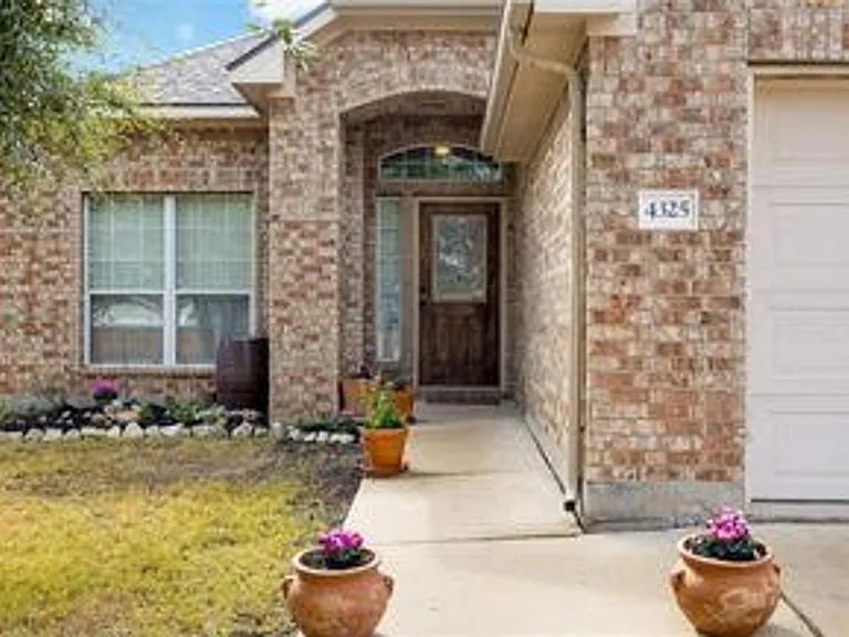 4325 Rolling Water Dr — Photo 3