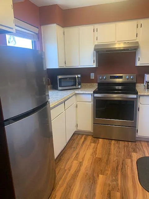 2 bed, 990 sqft, $1,000 — Photo 2