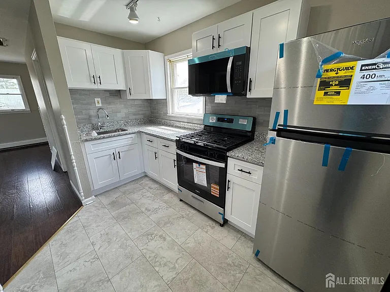 9 Scott Ave — Photo 10