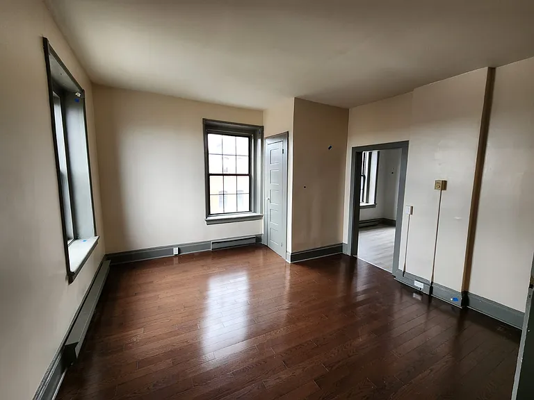Crocker House Apartments — Photo 9