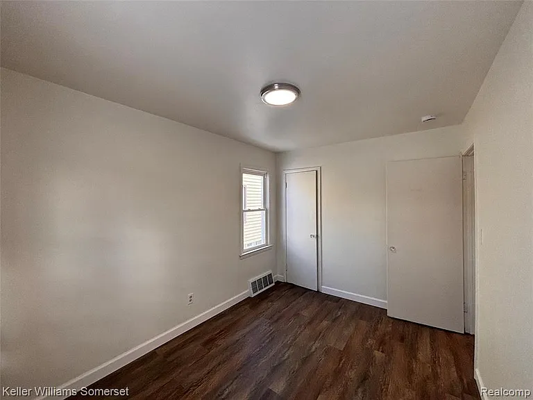 19425 Fenmore St — Photo 5