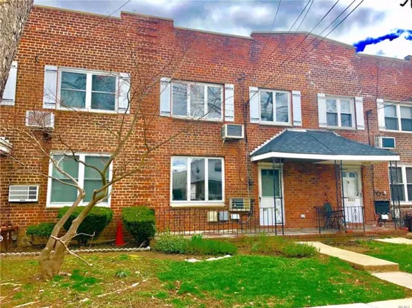 5021 207th St, Oakland Gardens, NY 11364