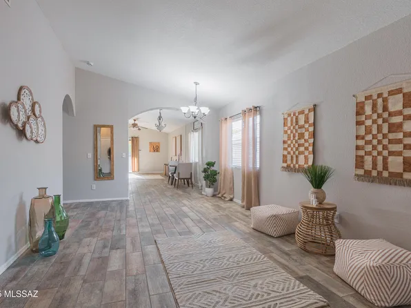 9536 N Scarlet Tanager Ln, Tucson, AZ 85742