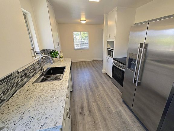 5th image of 3328 Agate Dr