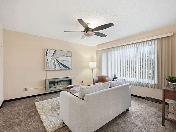 3rd image of 2840 Manola Dr