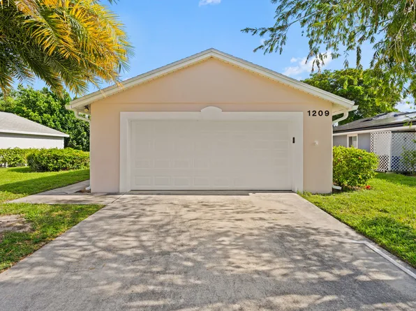 1209 Pine Sage Cir, West Palm Beach, FL 33409