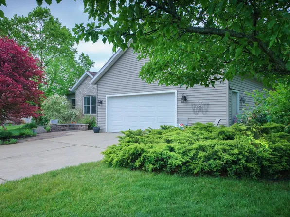 4763 Pleasant Meadow Cir, Saint Joseph, MI 49085