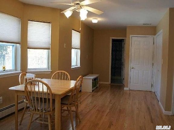 5th image of 72 Surrey Dr