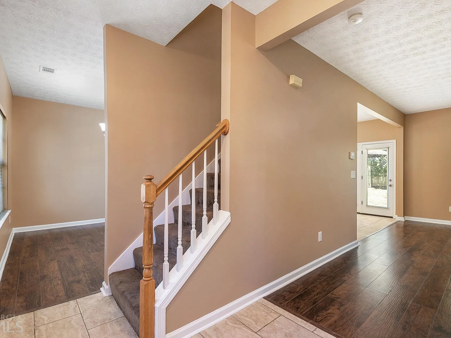 3 bed, 2.5 bath, 1560 sqft, $1,895 — Photo 3