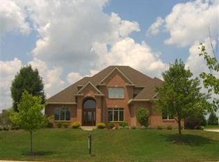 1177 Waters Edge Dr, Centerville, OH 45458