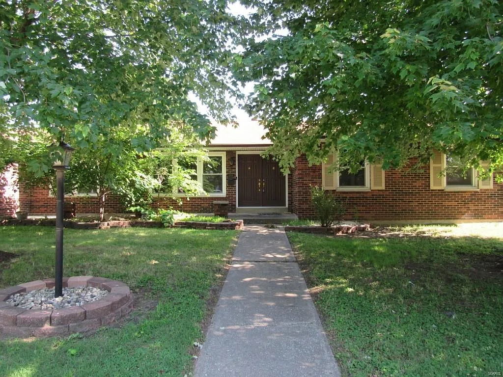 2319 Zippel Ave photo 1