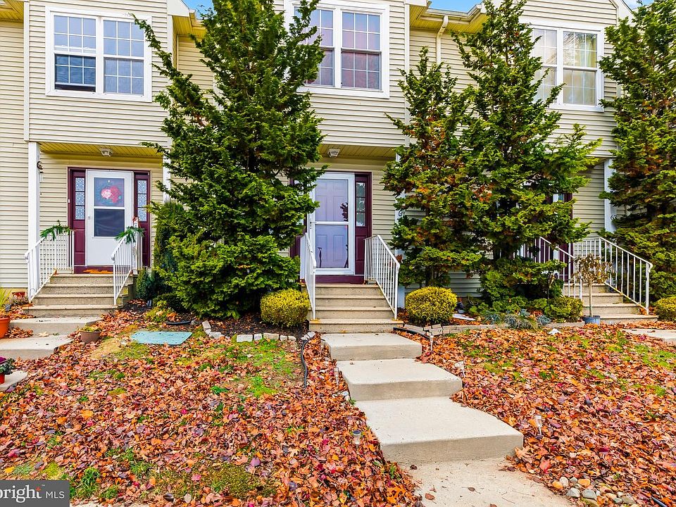 1st image of 64 Yellowwood Ct