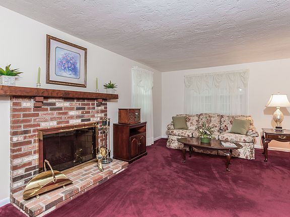 5th image of 11 Dorothy Dr