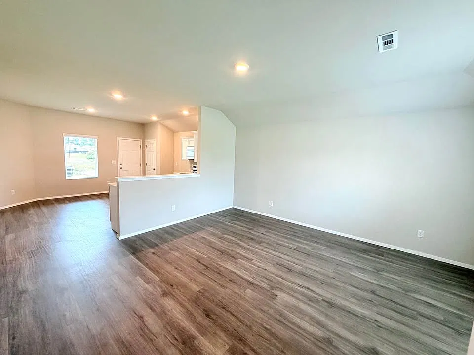 3 bed, 1216 sqft, $1,750 — Photo 3