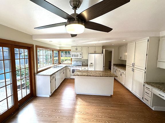 2nd image of 642 Hyde Park Dr