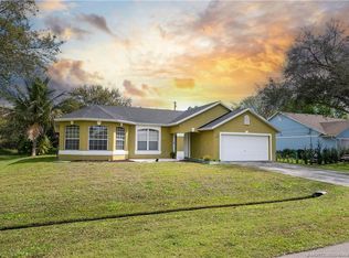 1950 SE Dranson Cir, Port Saint Lucie, FL 34952