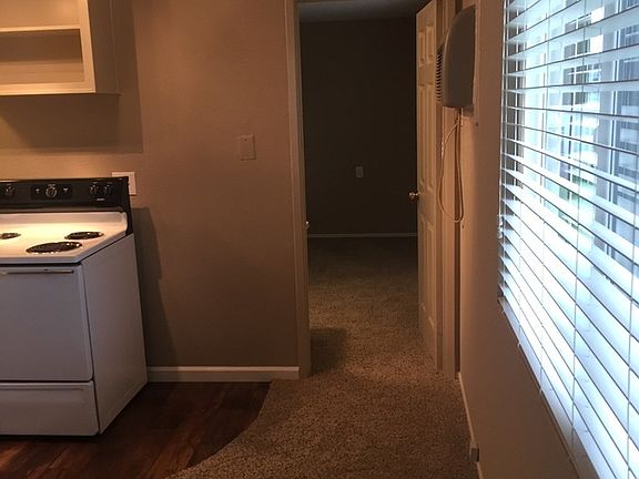 3rd image of 1616 E St APT 06