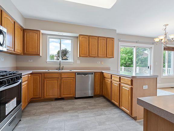 4th image of 1805 Cambridge Dr