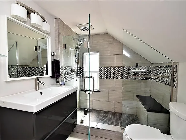 3rd floor full bathroom